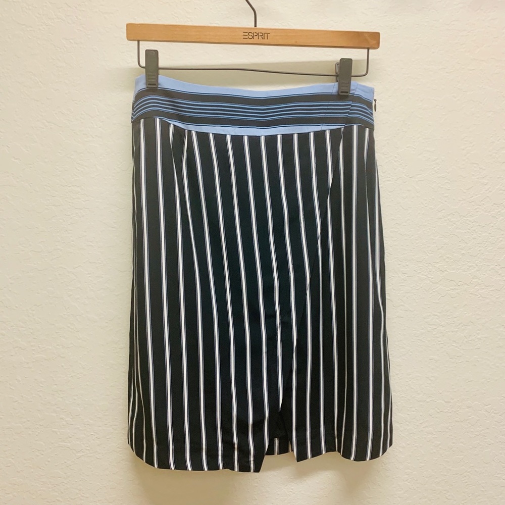 Loft stripped skirt size 2 white, blue and black